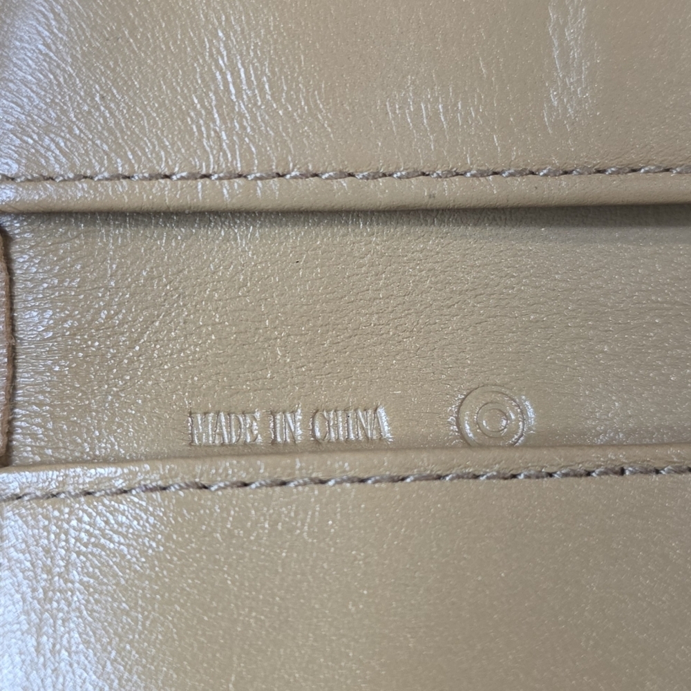 Coach Beige Leather Snap Wallet NWOT - Picture 4 of 6